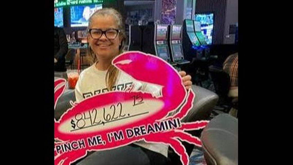 Keyla D. of Mobile, Alabama won a $842,622. progressive jackpot at Harrah’s Gulf Coast in Biloxi after betting only $5 on the Ultimate Texas Hold‘em table. It’s the largest table game jackpot at the casino.