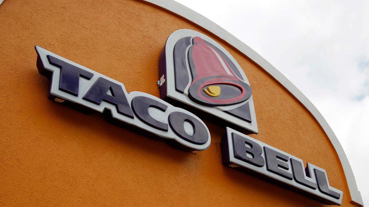 Taco Bell will test a vegan version of the crunchwrap in select cities this summer, while supplies last, the restaurant announced..