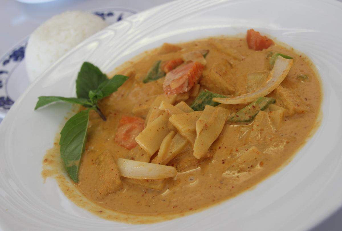 Red curry with tofu