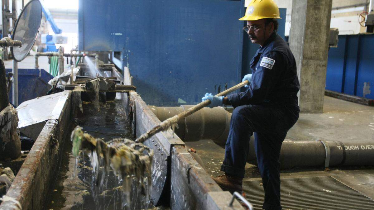 Ameen Uddin at Hyperion sewage treatment plant near LAX removes trash that has been separated from incoming wastewater on May 24, 2012 in Los Angeles. (Gary Friedman/Los ANgeles Times/TNS)