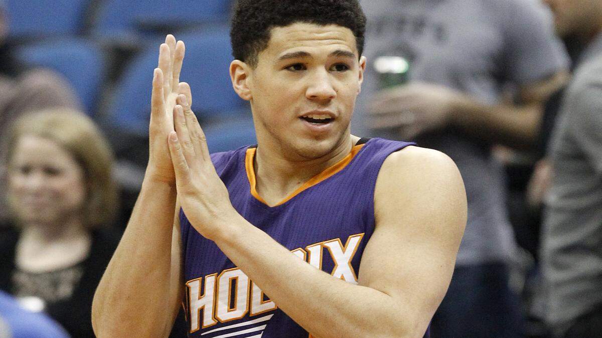 ANN HEISENFELT/ASSOCIATED PRESS 
 Phoenix Suns guard Devin Booker set a career of 32 points Tuesday night.