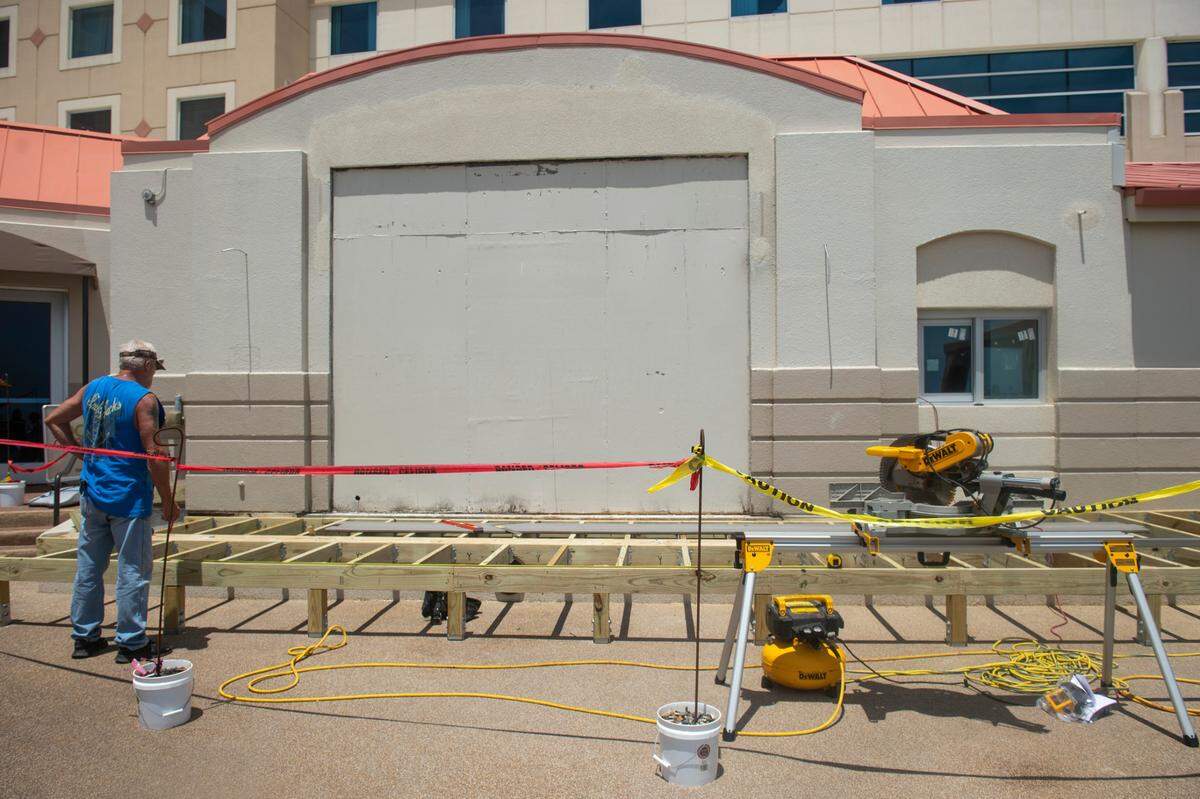 Crews get the new Purple Zebra Daiquiri Bar at Harrah’s casino in Biloxi ready for its Memorial Day debut.