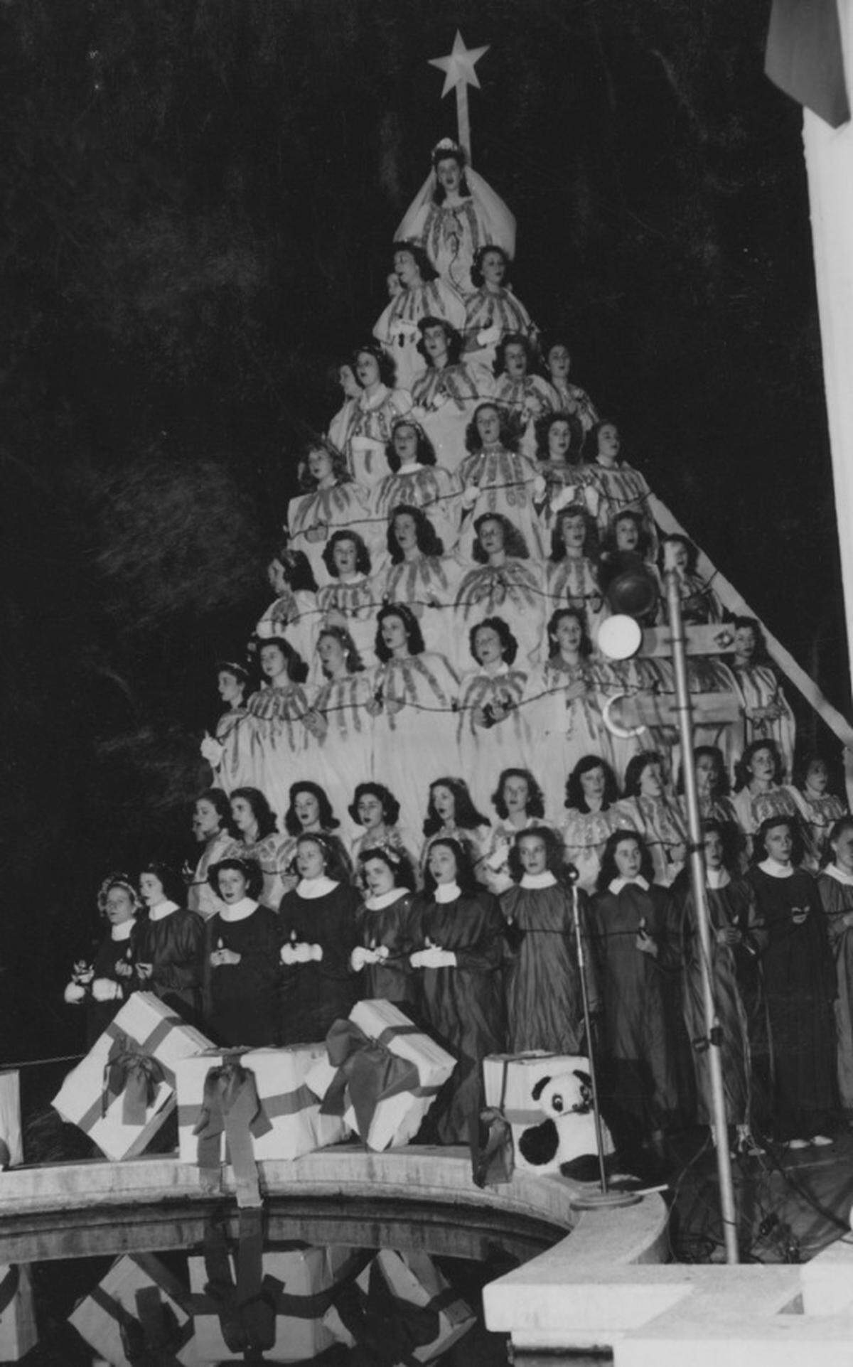 The Singing Christmas Tree in 1949
