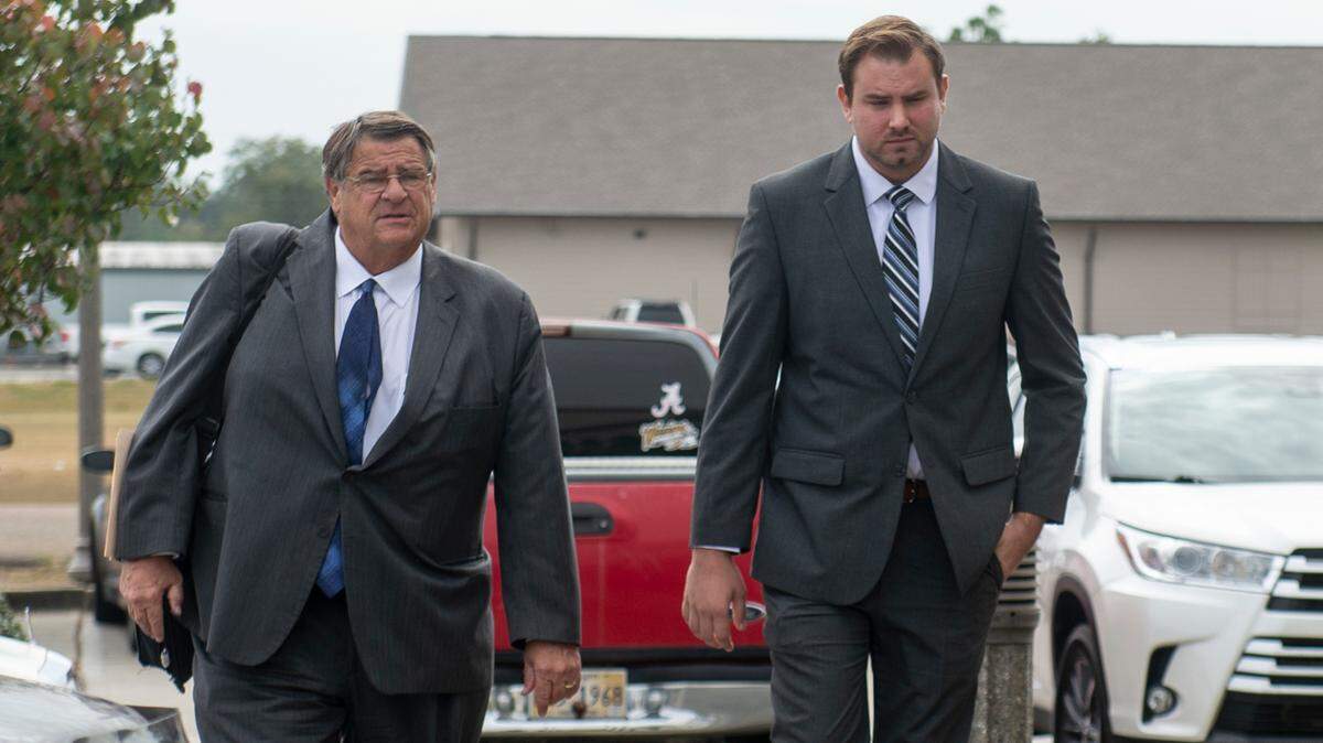 Joseph “Joe” Gendreau walks into D’Iberville Municipal Court with his attorney on Tuesday, Oct. 25, 2022 for a trial in which he is accused of assaulting a woman in a D’Iberville bar on June 4.