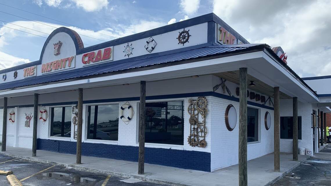 New seafood restaurant expanding into South MS has crab leg special every day