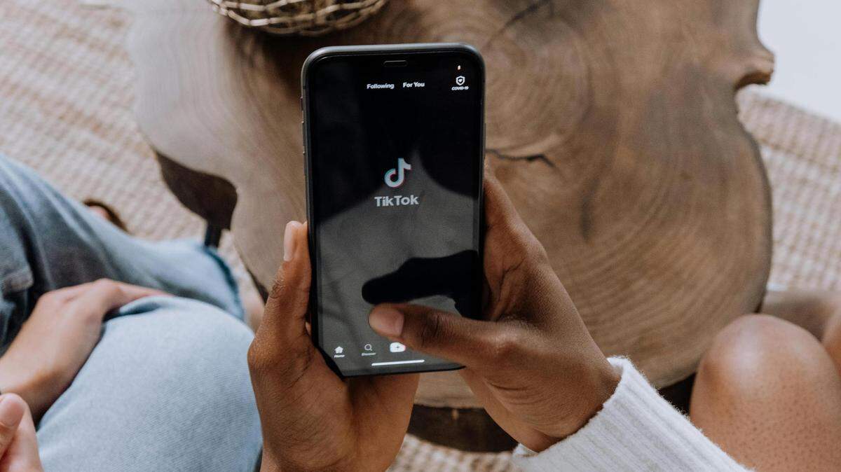 https://www.pexels.com/photo/person-holding-black-android-smartphone-5081930/