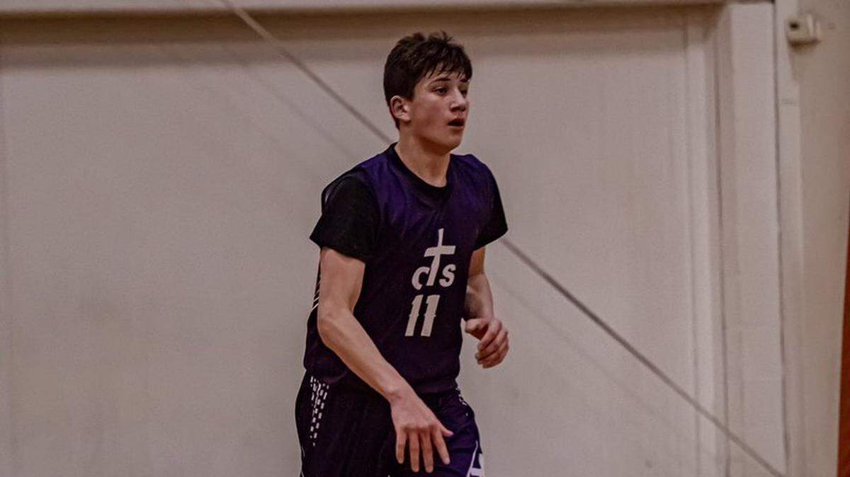 Mathew Krass playing for Kevin Walden’s Community Saved AAU team.