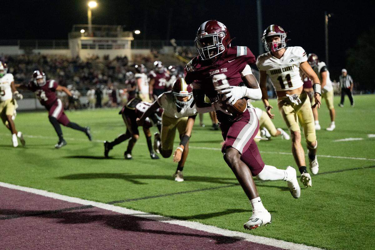 Picayune running back Xavier Dennis (9) scores a touchdown Friday in the Maroon Tide’s win over George County.
