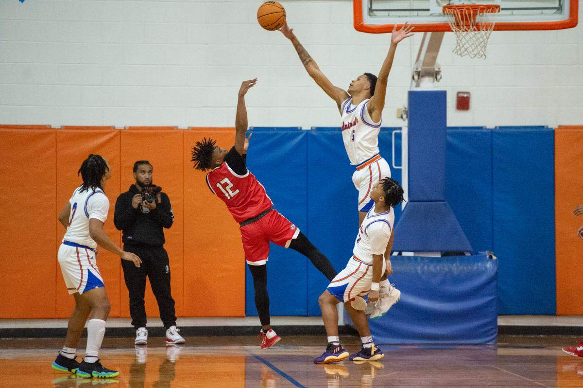 Gulfport’s Jylan Howze blocks a shot from Biloxi’s Duran Parish during a game against Biloxi at Gulfport High School in Gulfport on Friday, Jan. 13, 2023.