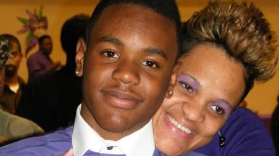 D’Ante Washington and his mom, Twanna Washington