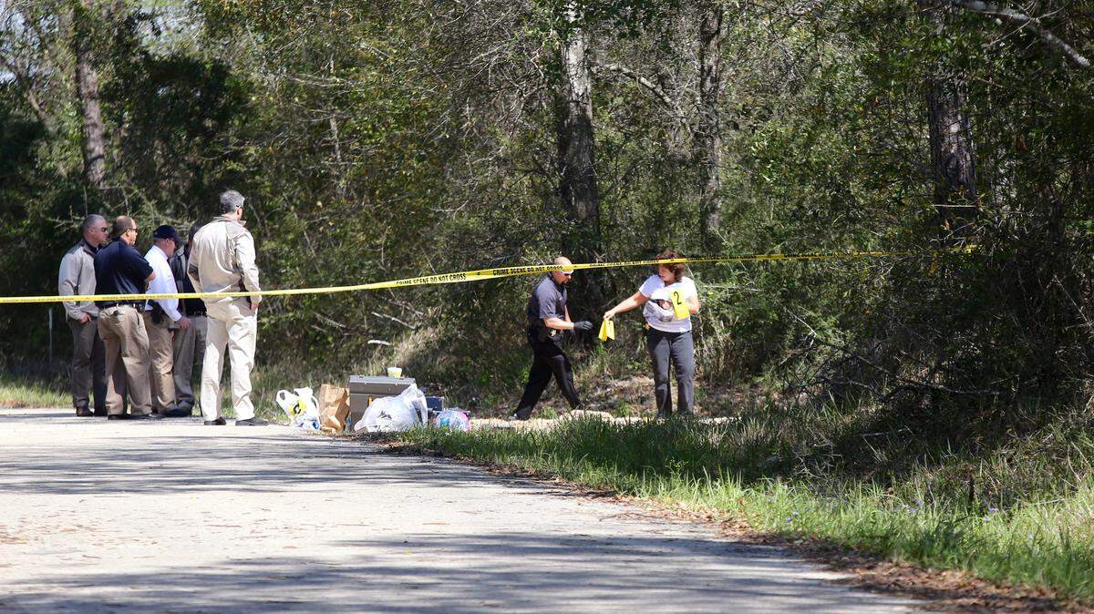 AMANDA McCOY/SUN HERALD 
 Officials in Jackson County are investigating a homicide after a man's body was found in a wooded area in the St. Andrews community on Tuesday, March 22, 2016.