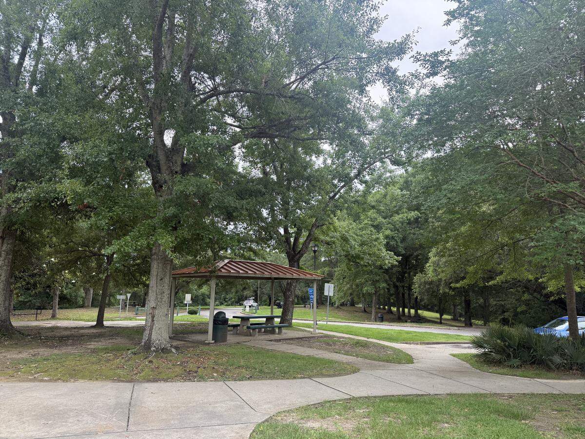 The Moss Point Welcome Center is one of three MDOT-operated rest areas on the Coast. The facility features picnic tables, vending machines, restrooms and a visitor center.