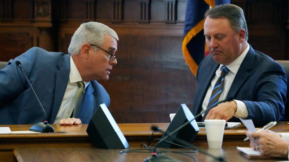 House Speaker Philip Gunn, R-Clinton, left, confers with Speaker Pro Tempore Jason White, R-West, during a meeting of the Joint Legislative Budget Committee in 2022.