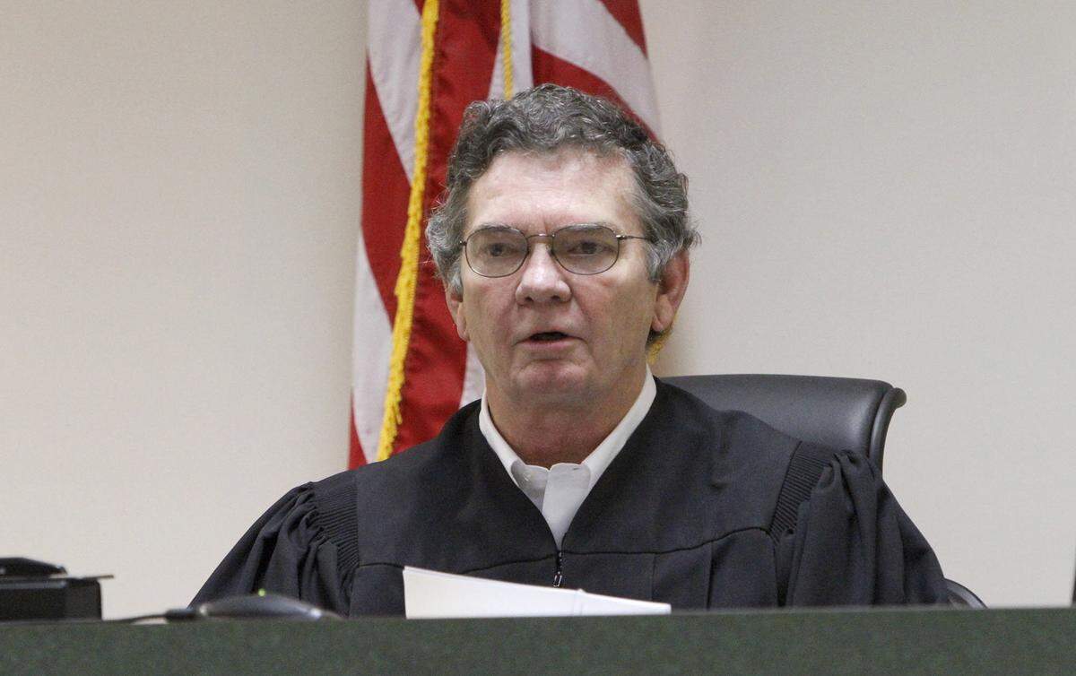 Chancery Judge Neil Harris issues a temporary restraining order in 2015 after hearing testimony in a case involving Singing River Health System retirees.