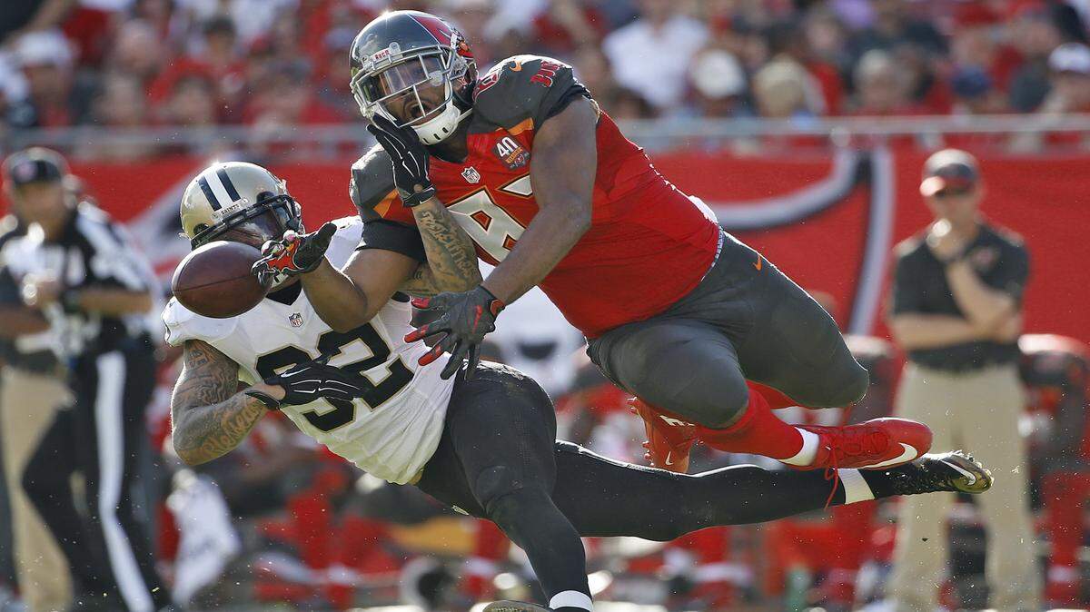 Tampa Bay Buccaneers tight end Austin Seferian-Jenkins (87) can't hang onto a pass as he battles with New Orleans Saints strong safety Kenny Vaccaro (32) during the fourth quarter of an NFL football game Sunday, Dec. 13, 2015, in Tampa, Fla. (AP Photo/Brian Blanco)