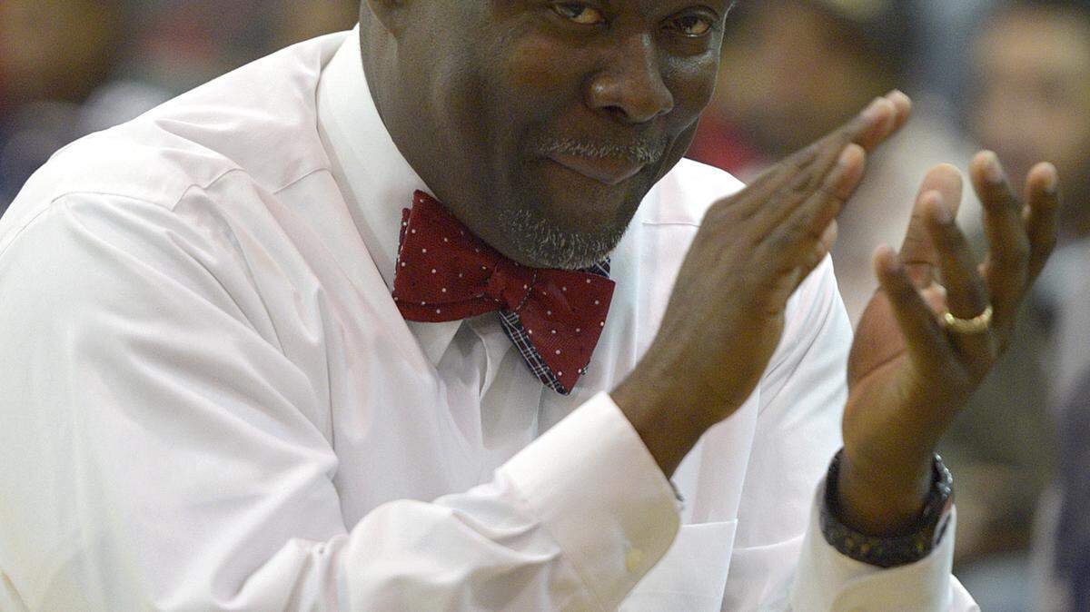 GLENN ANDREWS/SPECIAL TO THE SUN HERALD 
 Pascagoula head coach Ronald Norman coached the Panthers past Quitman on Saturday at the Chevron Classic.