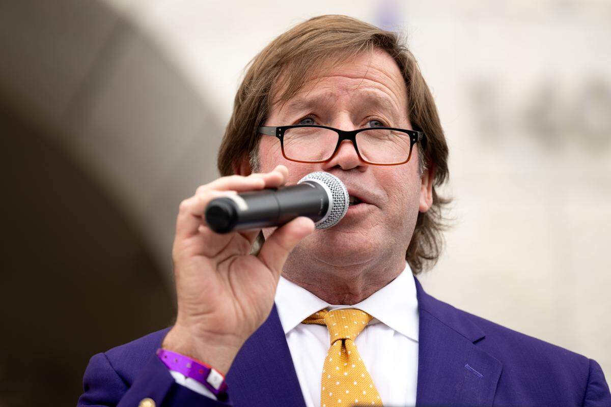 Mark Mavar gives an introductory speech to the crowd during the Gulf Coast Carnival Association’s Fat Tuesday parade in Biloxi on Tuesday, Feb. 17, 2026.