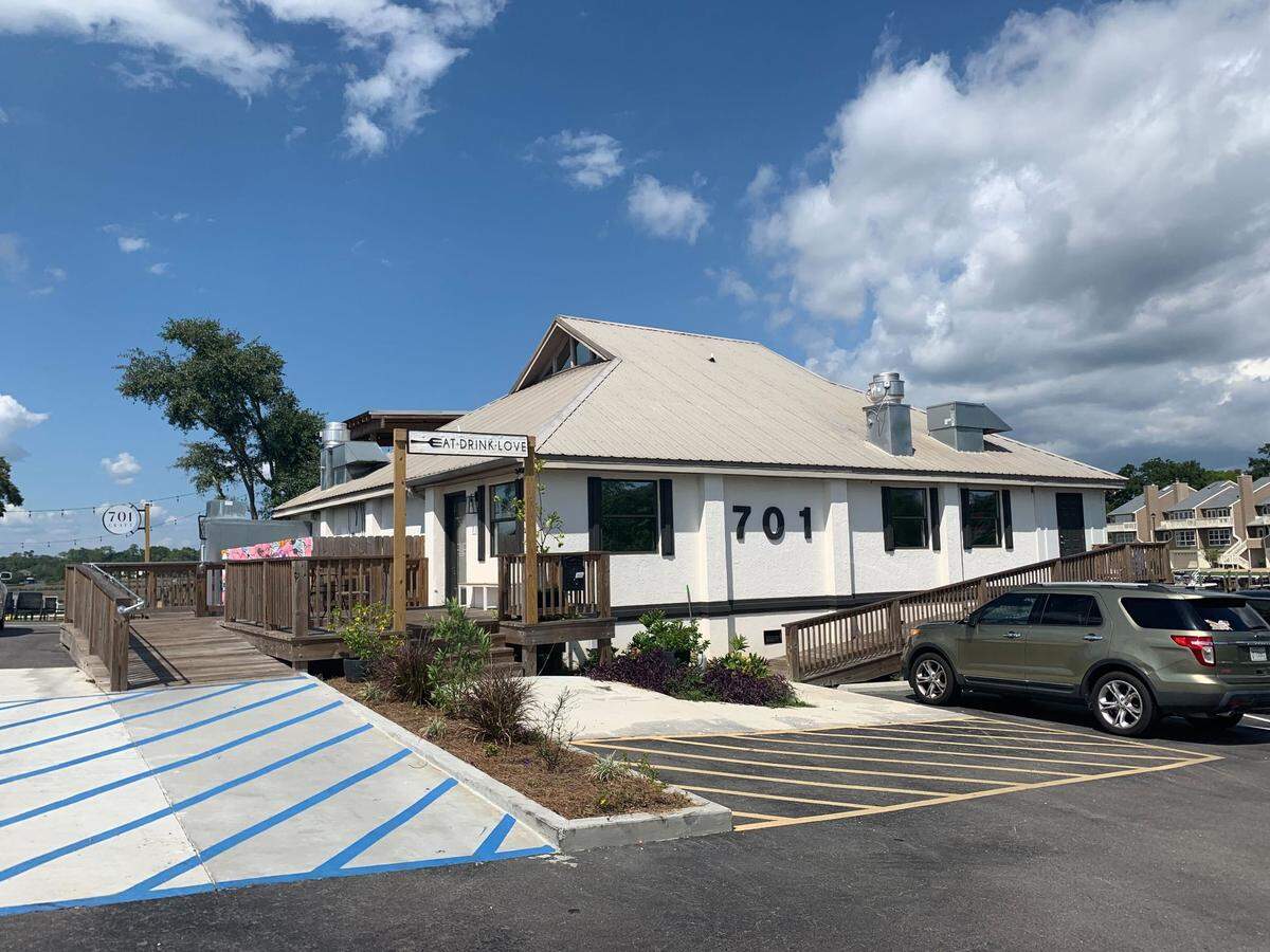 Eat Drink Love restaurant and bar in Ocean Springs, Mississippi