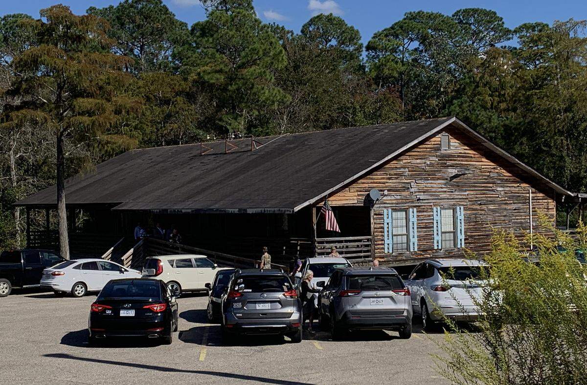 The parking lot was packed on the final day of business at Crazy Sisters Catfish Cabin in Vancleave as regulars stopped in for one more meal and a goodbye. 