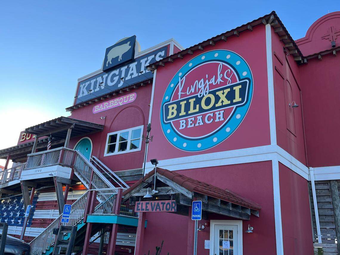 Kingjacks BBQ & Seafood, the popular restaurant on Biloxi Beach, has closed as of Oct. 18, 2024.