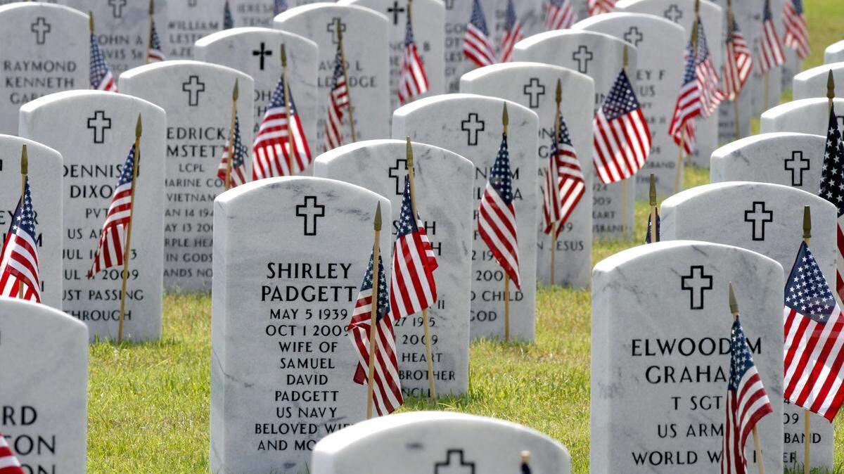 TIM ISBELL/SUN HERALD 
 Biloxi National Cemetery never forgets veterans.