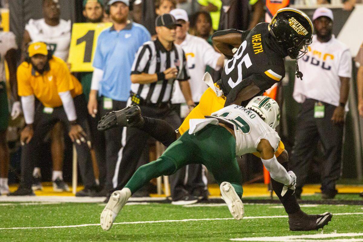 Southern Miss Golden Eagles tight end Kyirin Heath (85) runs the ball during a game between Southern Miss and South Florida at M.M. Roberts Stadium in Hattiesburg on Saturday, Sept. 14, 2024.