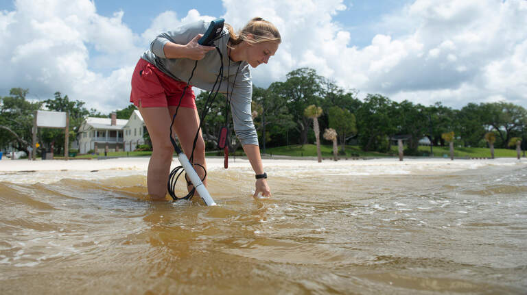 What MS Coast beaches are under water-contact advisories for Labor Day weekend?