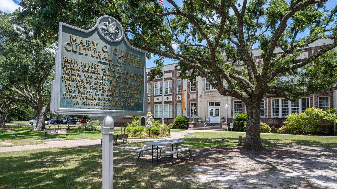 Ocean Springs aldermen, mayor met with theater group before ending Mary C. contract