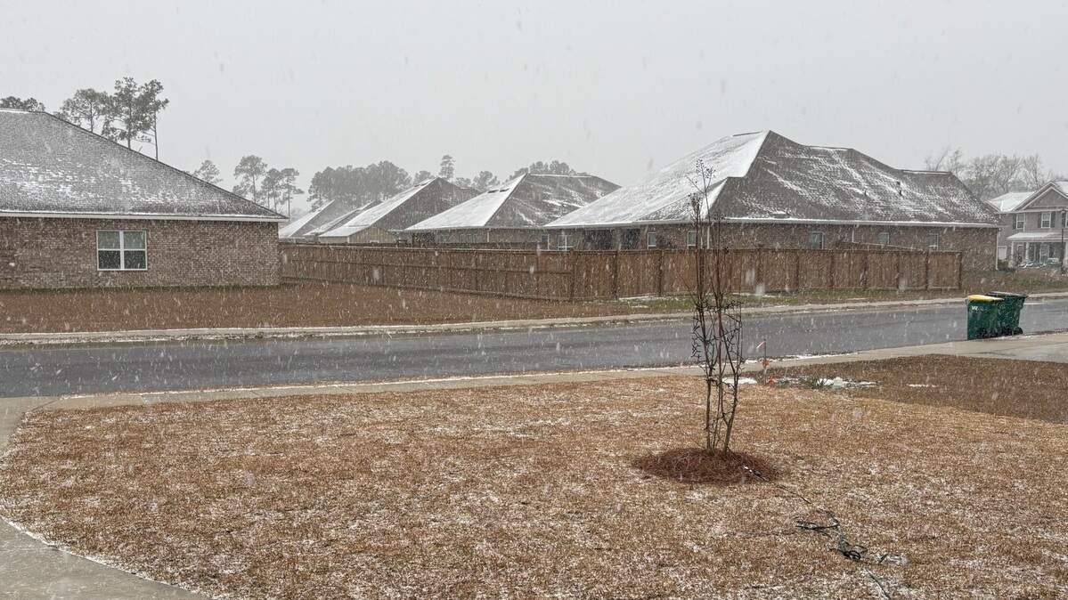 Snow has begun to fall Tuesday morning across nearly all of South Mississippi. Forecasters are calling for anywhere from 1 to 6 inches today.