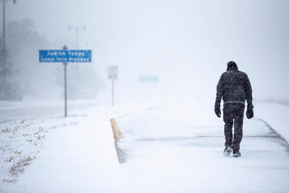 Snow that begain early in the morning Tuesday, Jan. 21, 2025, was still coming down at 4:30 p.m. across the Mississippi Coast.