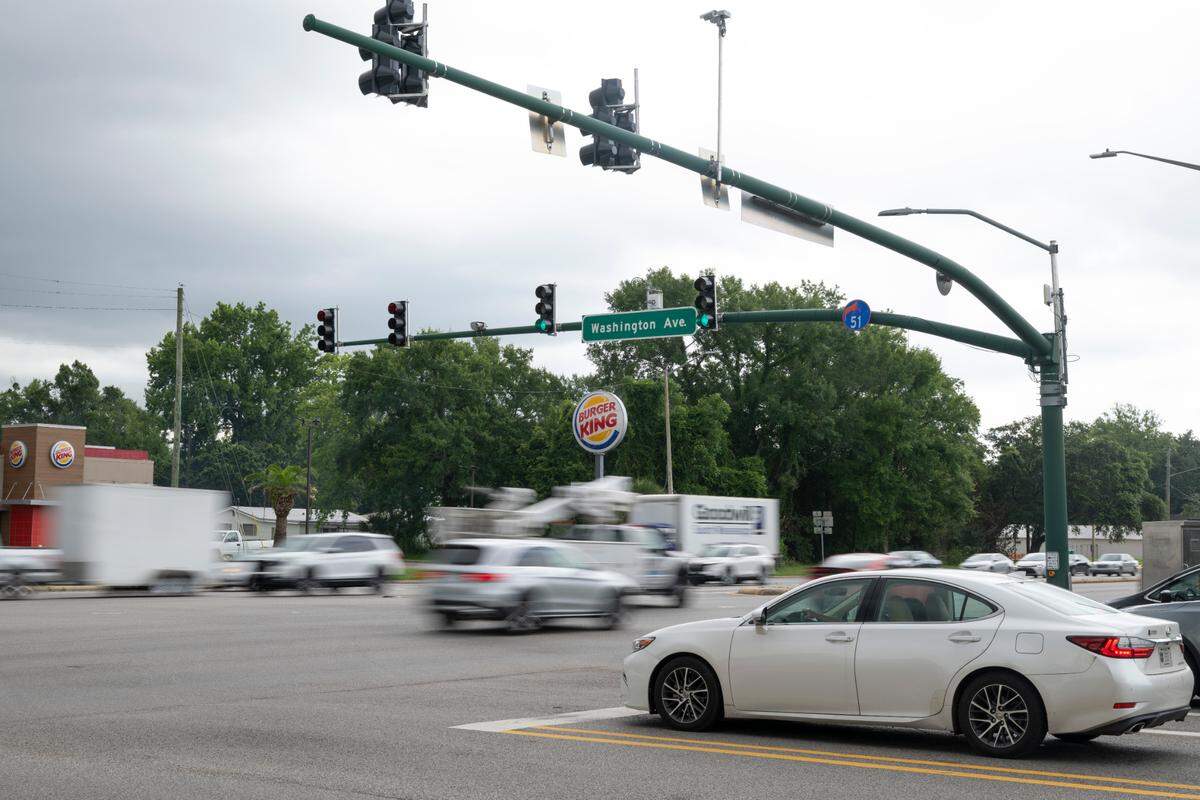 Cameras at the intersection of Bienville Boulevard and Washington Avenue in Ocean Springs on June 17, 2025. While Securix cameras no longer record license plates to cite uninsured vehicle owners, the Mississippi Department of Transportation has a live traffic camera at the intersection and there’s a Flock camera for public safety.