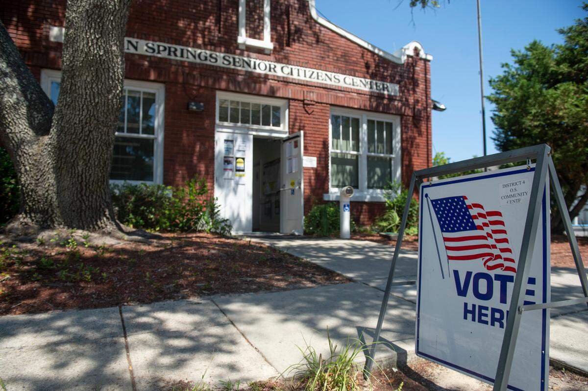 A ‘vote here’ sign stands outside the Ocean Springs Senior Center in Ocean Springs during the primary election on Tuesday, June 7, 2022.