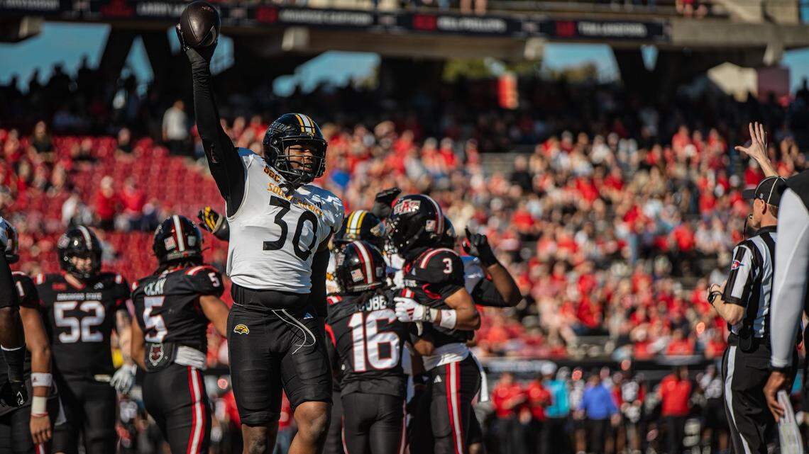 Southern Miss takes big step in wrangling control of division with road win