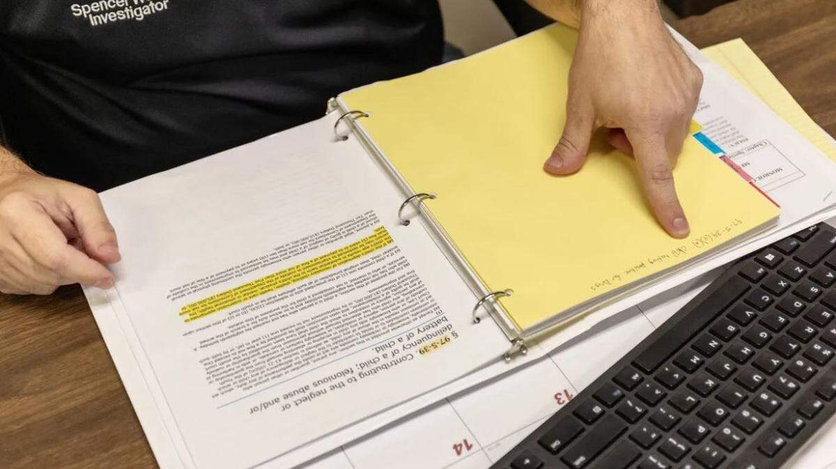 On a page of a binder he keeps in his desk, Monroe County sheriff’s investigator Spencer Woods has jotted down the criminal code containing the crime — child endangerment — that he believes women have committed when they use drugs while pregnant. The statute makes it illegal for a parent to allow their child to be in the presence of drugs. Credit: Eric Shelton/Mississippi Today