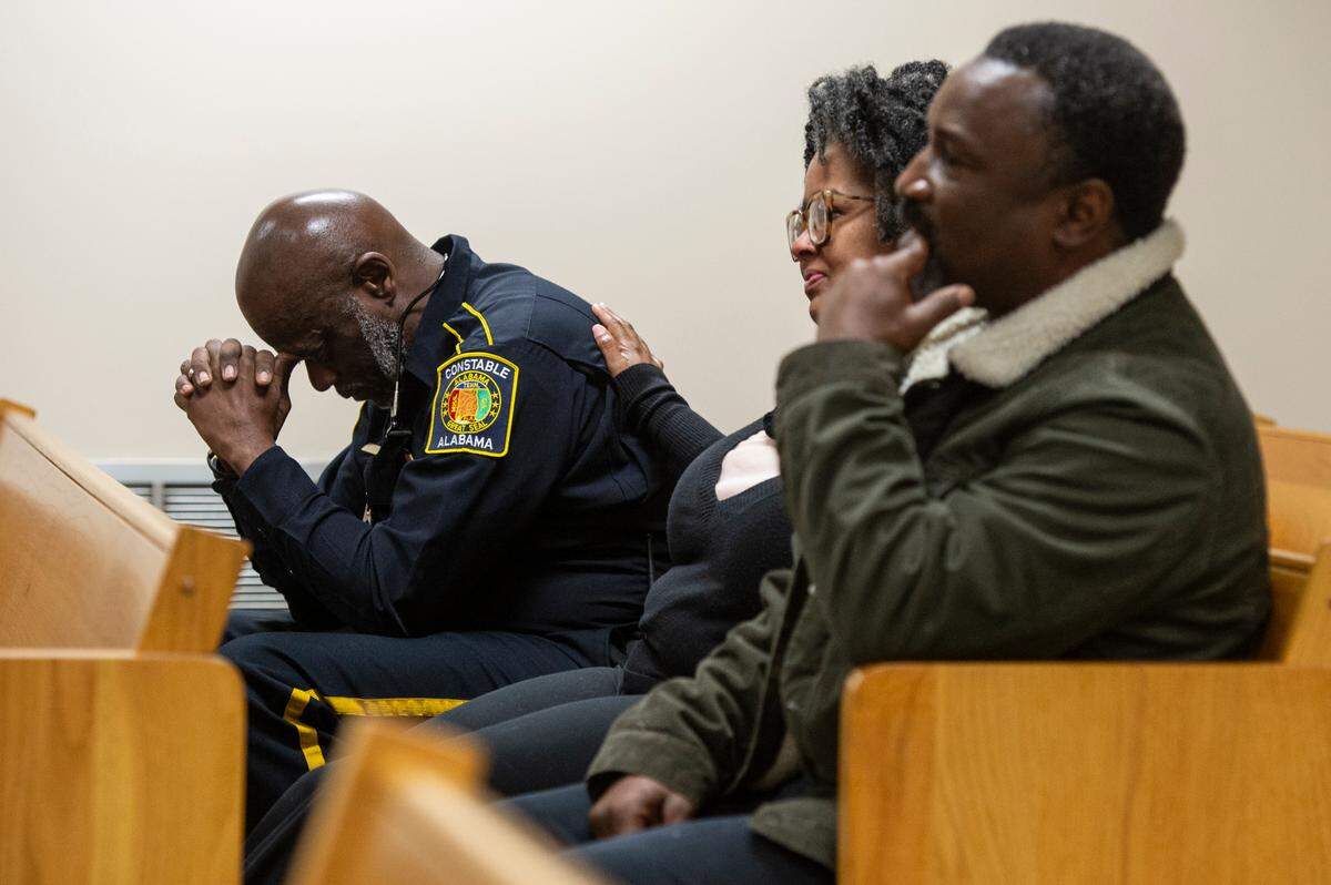 Supporters react as sentencing is announced for Johnny Jefferson Jr., a former law enforcement officer with the Jackson County Sheriff’s Department assigned to the South Mississippi Metro Enforcement Team, who pleaded guilty to one count of embezzlement at the Jackson County Courthouse in Pascagoula on Friday, Jan. 19, 2024.