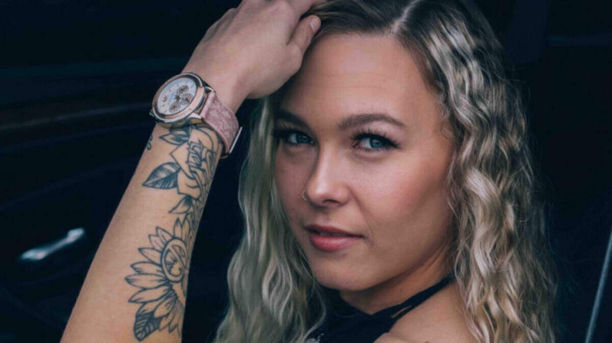 Biloxi mom Tia Dickerson is still in the running for Inked Magazine’s cover girl search.