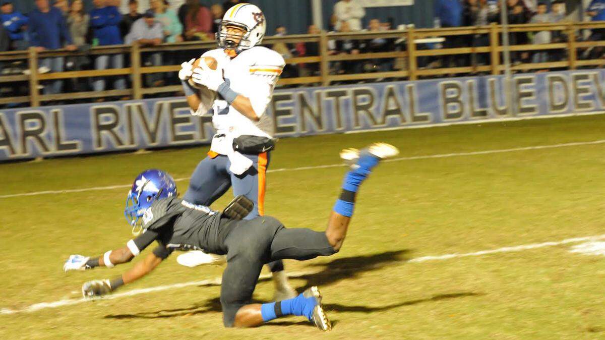 JESSE WRIGHT/PICAYUNE ITEMWayne County Wide Receiver Ramiek Wallace catches a 36-yard touchdown pass in its 37-13 victory over Pearl River Central in the 5A State quarterfinals.