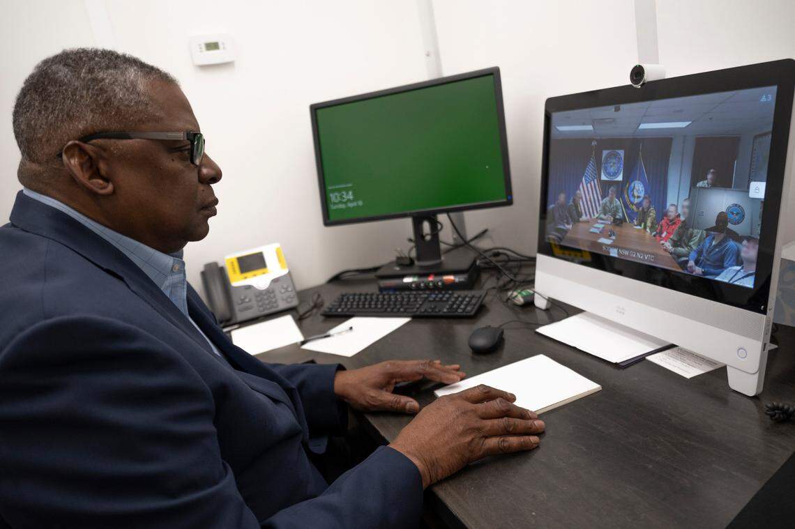 Secretary of Defense Lloyd J. Austin III speaks with Ukrainian forces via video teleconference participating in a pre-scheduled professional military education program, April 10, 2022. These Ukrainian forces were in the U.S. when Russia’s invasion of Ukraine began on February 24.&nbsp;These troops are now returning to Ukraine to help defend their country. Secretary Austin thanked these troops for their service and for their courage, noting the skill with which the Ukrainian Armed Forces are fighting Russia’s unprovoked invasion. (DoD Photo by Chad J. McNeeley)