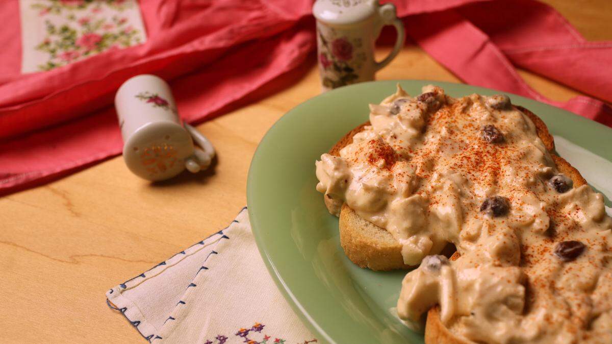 TNSChicken with almonds is served on toast to soak up a creamy sauce.
