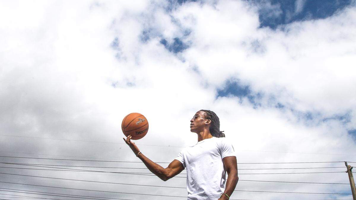 Janoi Burgess plays basketball near his home near Miami on March 7, 2016. (Liam Crotty/Kaiser Health News/TNS)