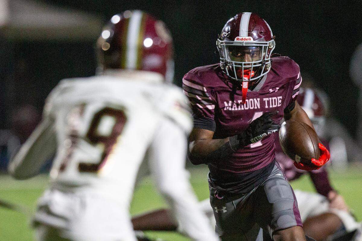 Picayune’s Darrell Smith runs the ball during a playoff game between Picayune and George County at Lee-Triplett Stadium in Picayune on Friday, Nov. 22, 2024.