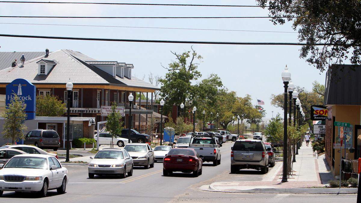 JOHN FITZHUGH/SUN HERALD/FILE 
 The Long Beach City Council voted Tuesday, June 7, 2016, to draft an ordinance allowing go-cups in a designated entertainment district. A bill passed this year by the Legislature allows such districts in certain cities.