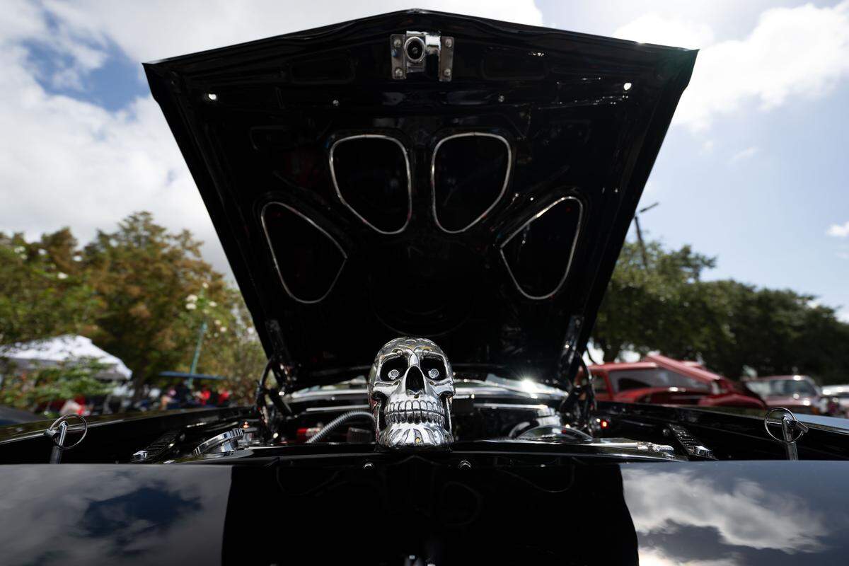 Cars are parked along Main Street during Cruisin’ The River City in Moss Point on Tuesday, Oct. 7, 2025.