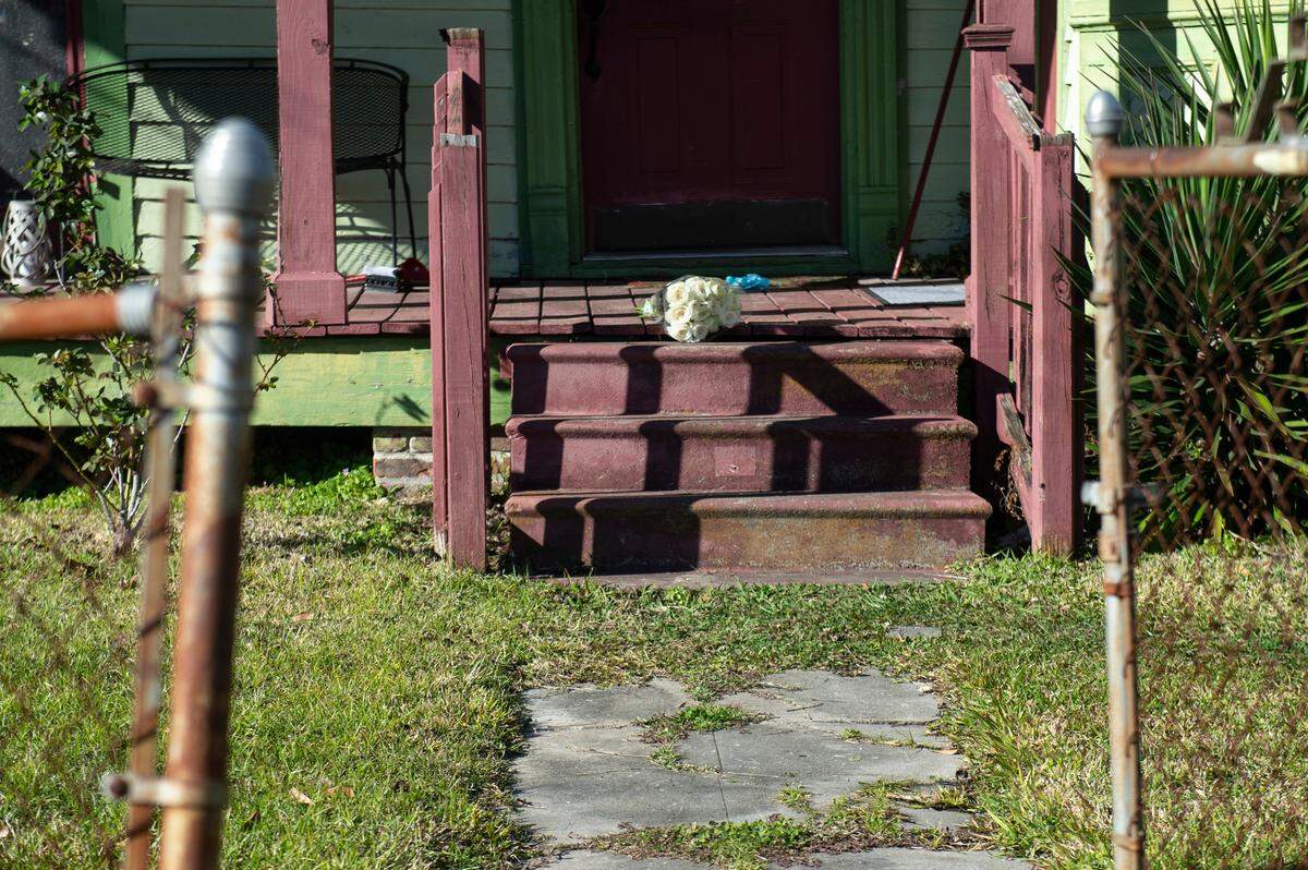 Flowers sit on the front porch of the home of Harold Payne, 85, and Jittaun Payne, 71, in Pascagoula on Thursday, March 6, 2025. The Paynes were killed on Wednesday when their son Darold Sim Payne, 39, allegedly beat them to death with a cinderblock.