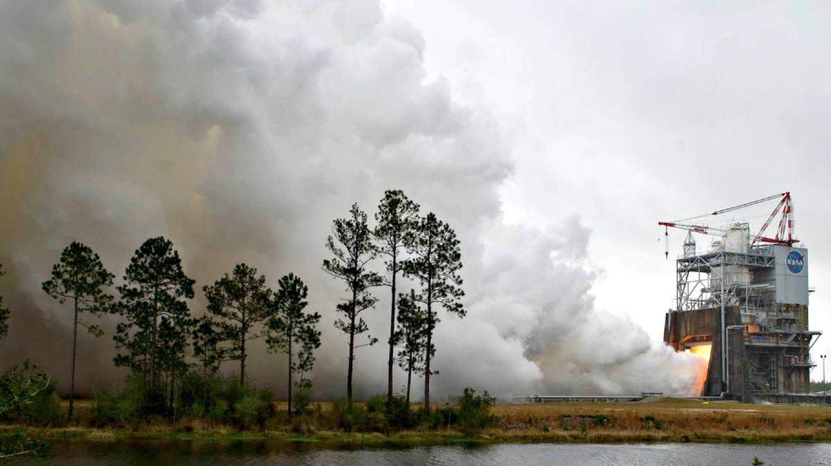 NASANASA engineers conduct a successfully test firing of RS-25 rocket engine No. 2059 on the A-1 Test Stand at Stennis last week. The hot fire marks the first test of an RS-25 flight engine for NASA's new Space Launch System vehicle.