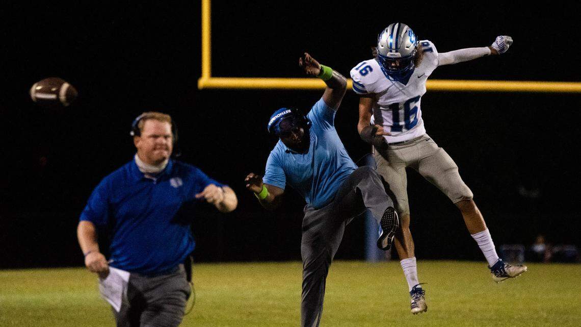 Prep Roundup: Ocean Springs closes out Moss Point, Gautier gets huge game from QB