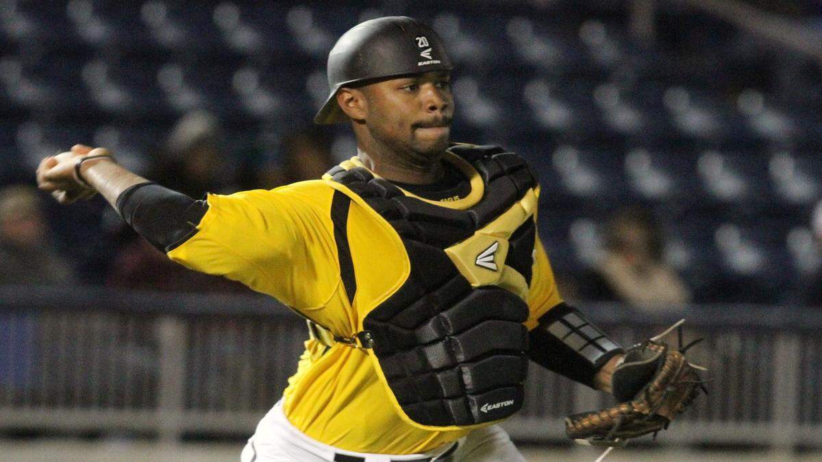 USM catcher Chuckie Robinson hit two homers and had 11 RBI as the Golden Eagles swept Western Kentucky.