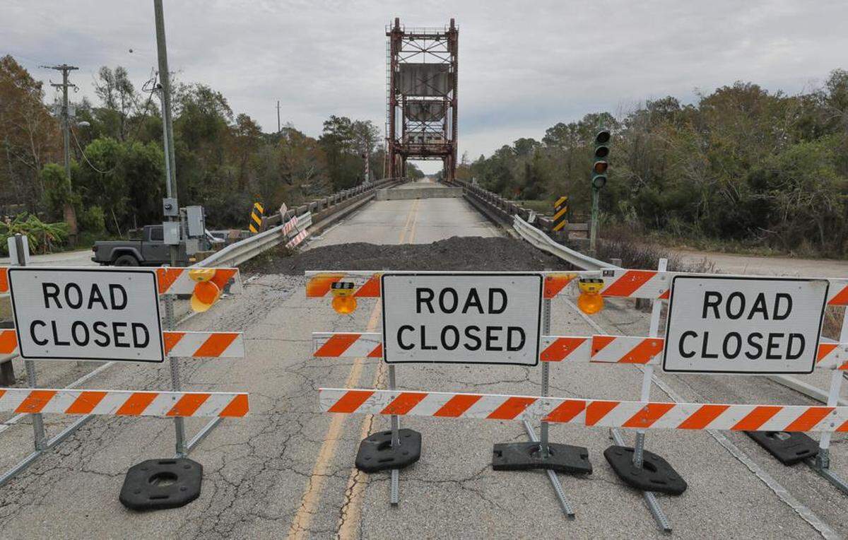 The West Pearl River bridge on U.S. Highway 90 that connects Louisiana and Mississippi has been closed for six months.