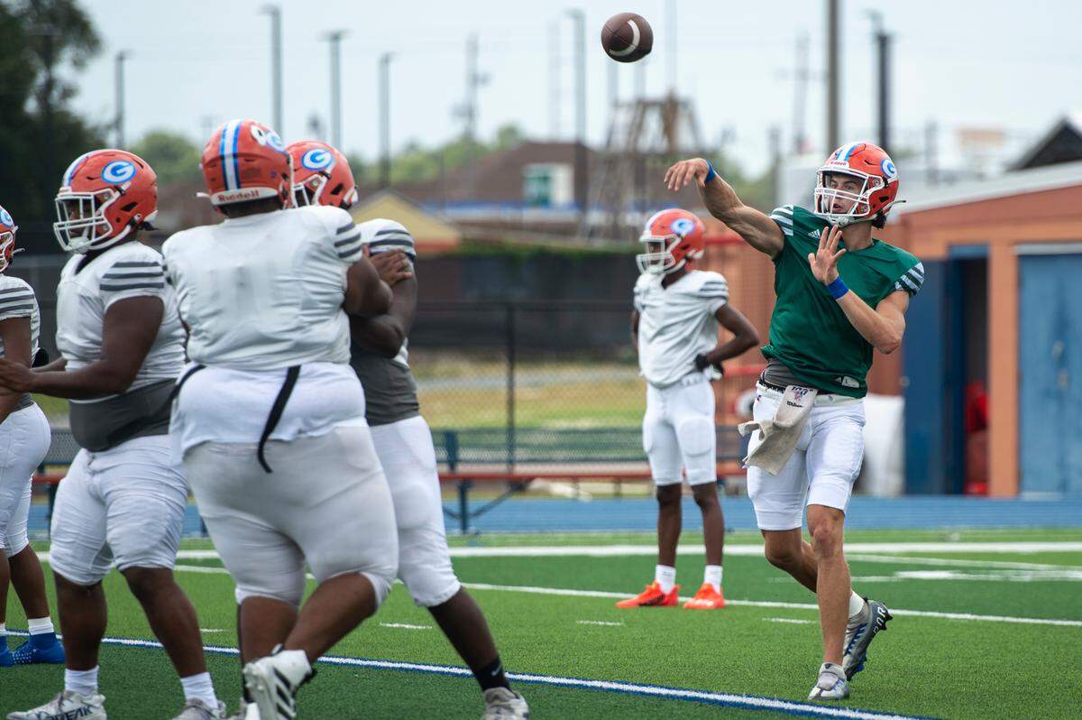 Gulfport Admirals quarterback Nico Williams throws a pass to a teammate during practice at Gulfport High School in Gulfport on Tuesday, Aug. 29, 2023.