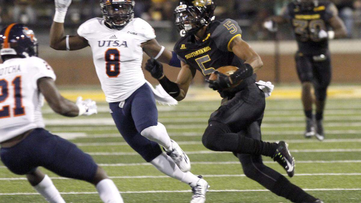 TIM ISBELL/SUN HERALD 
 Southern Miss receiver D. J. Thompson tries to split UTSA defenders Bennett Okotcha and Michael Egwuagu Saturday in Hattiesburg.